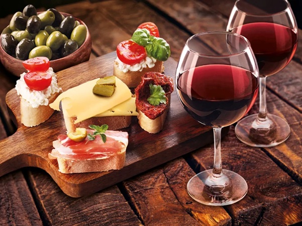 Vino y Tapas en el Barrio Gótico